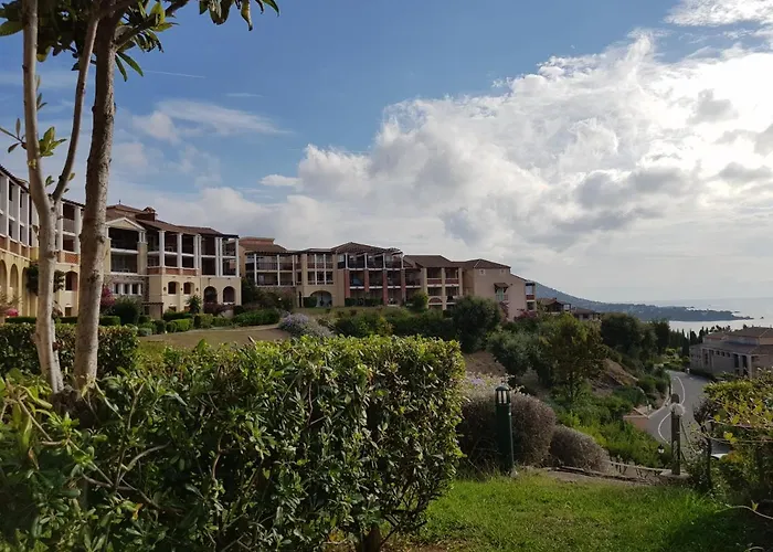 Cap Esterel Face à La Agay St Raphael Apartamento *